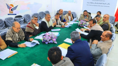 إدارية صنعاء تستعرض طلبات تنفيذ عددٍ من المشاريع التنموية