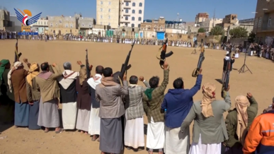 عمران .. وقفة قبلية مسلحة وفاءً لتضحيات الشهداء والثبات على الموقف عمران .. وقفة قبلية مسلحة وفاءً لتضحيات الشهداء والثبات على الموقف