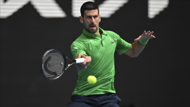 ديوكوفيتش يهزم سينر ويضرب موعداً مع ألكاراز في نهائي أستراليا المفتوحة للتنس