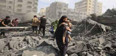 استشهاد 10 فلسطينيين بينهم امرأة وجنينها بقصف صهيوني في مدينة غزة