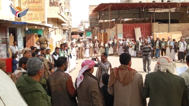 وقفة للمؤسسة المحلية للمياه بصعدة تنديدّا بالإساءة للمصحف الشريف