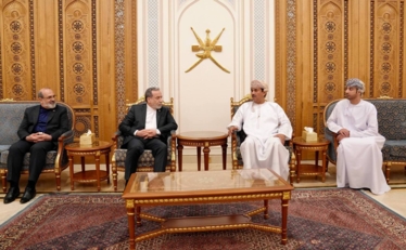 عراقجي يصل إلى العاصمة العمانية مسقط على رأس وفد دبلوماسي