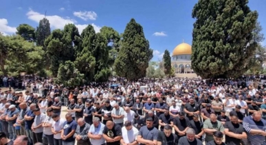 65 ألف فلسطيني يؤدون صلاة الجمعة في المسجد الأقصى وباحاته