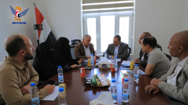 مناقشة سبل تعزيز التعاون بين الغرفة التجارية ومكتب الصحة بأمانة العاصمة