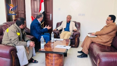 مناقشة التعاون بين هيئة حقوق الإنسان والمدرسة الديمقراطية