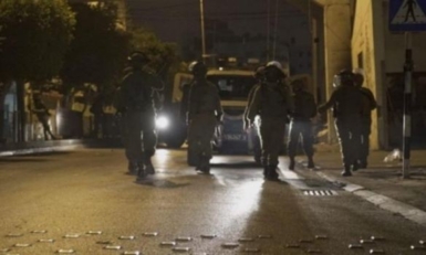 العدو الإسرائيلي يقتحم عنزا جنوب جنين وعدة أحياء في نابلس ومستوطنون يقتحمون تجمع وادي الحيات