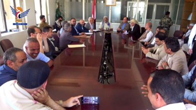 وزير النقل والأشغال ونائب وزير الإعلام يناقشان جوانب التنسيق والتكامل المؤسسي