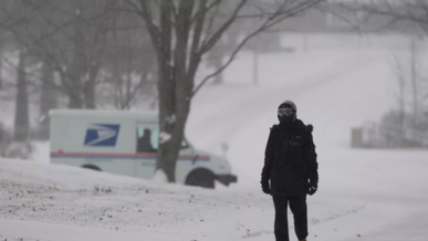 عاصفة ثلجية تقطع الكهرباء عن أكثر من 100 ألف منزل في الولايات المتحدة 