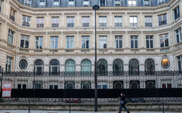 محكمة فرنسية تحاكم أبناء صالح بتهم "غسل أموال عامة مختلسة"