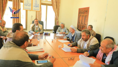لجنة المناقصات بصعدة تناقش تنفيذ عدد من المشاريع الخدمية لجنة المناقصات بصعدة تناقش تنفيذ عدد من المشاريع الخدمية