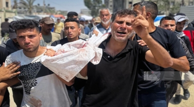استشهاد 17 فلسطينيا بينهم أم وأطفالها الستة بنيران العدو الصهيوني في غزة 