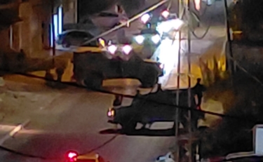 قوات العدو الإسرائيلي تصيب شاباً فلسطينياً وتعتقل خمسة آخرين بينهم مصاب في الضفة الغربية