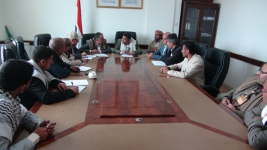 مناقشة سبل توفير احتياج محافظة حجة من مشاريع المياه والكهرباء