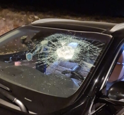 مستوطنون يغلقون طريقاً بين أريحا ورام الله ويتعدون على مركبات الفلسطينيين