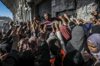 المواطنون في غزة يرفضون آليات العدو الصهيوني لتوزيع المساعدات: "فخ للتهجير" 