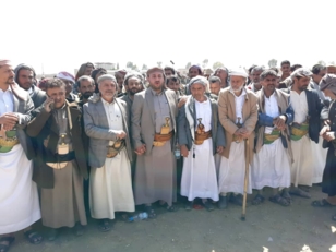 وقفة مسلحة لأبناء بني الحارث وفاء للشهداء وتأكيدا على الجهوزية لمواجهة الأعداء