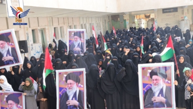 وقفة نسائية بالحديدة تضامناً مع الشعب الإيراني وتنديداً بالعدوان الأمريكي الصهيوني