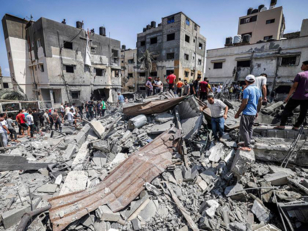شهيدان فلسطينيان وعدد من الجرحى في قصف العدو الإسرائيلي خان يونس ودير البلح