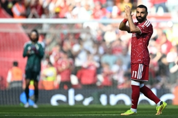 محمد صلاح يودع جماهير ليفربول على ملعب أنفيلد