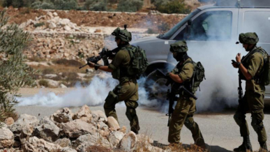 استشهاد فلسطيني واصابة آخرين برصاص العدو الصهيوني شرق غزة