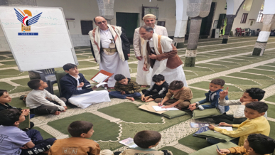 نائب وزير الإعلام يطلّع على أنشطة الدورة الصيفية بجامع البليلي بأمانة العاصمة