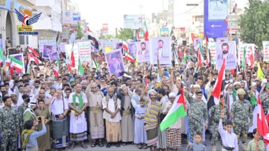 حشود محافظة الحديدة تُحيي ذكرى يوم الفرقان وتعلن الجهوزية الكاملة لمواجهة طغاة العصر