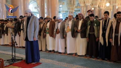 الرئيس المشاط يؤدي صلاة الجمعة في جامع الشعب بالعاصمة صنعاء