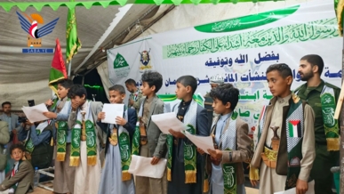 مهرجان خطابي بمنطقة كومان في عنس بذمار بذكرى المولد النبوي الشريف