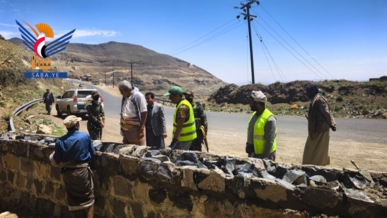 الوزير قحيم يتفقد سير تنفيذ أعمال الصيانة في طريق "صنعاء - الحديدة"