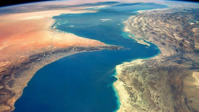 مصدر إيراني يؤكد أن القرارات المتعلقة بمضيق هرمز ستُتخذ من قبل طهران ومسقط فقط
