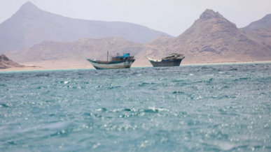 صمتَ دهراً ونطقَ كُفراً