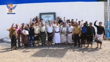 قيادة وموظفو ضرائب القات بالحديدة يزورون النصب التذكاري للشهيد الصماد