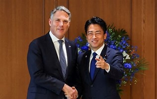 أستراليا توقع عقودا لصفقة شراء سفن حربية يابانية