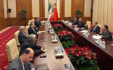 وزير الخارجية الإيراني يجري محادثات مع نظيره الصيني   