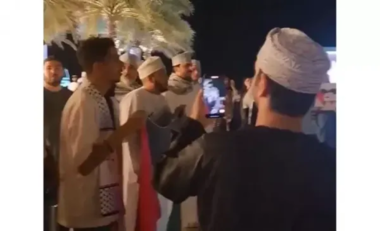 متظاهرون في سلطنة عُمان يساندون الحراك الأردني المناصر لفلسطين 