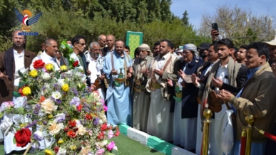 النعيمي وقيادات وزارة الزراعة والجهات التابعة لها يزورون أضرحة الشهداء الصماد والرهوي والغماري