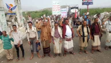 لحج .. مسيرة في القبيطة تنديدًا بالعدوان السعودي على مطار صنعاء