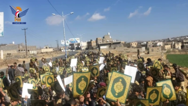 المحويت.. القطاع التربوي بمديرية شبام كوكبان ينظم مسيرة طلابية نصرةً للقرآن وفلسطين