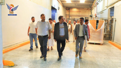 وكيل محافظة صنعاء يطلع على سير العمل في عدد من المصانع