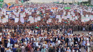  حشود ملايينية بالعاصمة صنعاء تعلن تأييد خيارات قائد الثورة لنصرة غزة ومواجهة التصعيد السعودي الأمريكي
