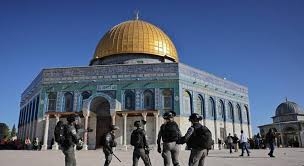 مركز فلسطيني: العدو الصهيوني يصعّد سياسة الإبعاد عن الأقصى
