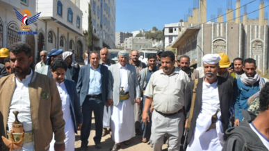 محافظ إب يطلّع على سير العمل بمشروع طريق جولة الشهداء - شارع السلام