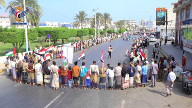 وقفة لأبناء مربع مدينة الحديدة لإعلان النفير والجهوزية لمواجهة التصعيد الصهيوني