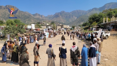 وقفات حاشدة في يريم ومذيخرة وريف إب تنديدًا بجرائم الصهاينة في غزة وقفات حاشدة في يريم ومذيخرة وريف إب تنديدًا بجرائم الصهاينة في غزة