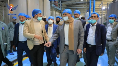 القائم بأعمال وزير الاقتصاد يدشن عملية الإنتاج في مصنع للمشروبات الغازية