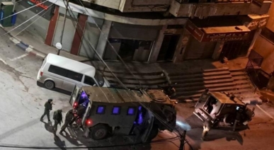 العدو الإسرائيلي يعتقل 8 فلسطينيين من الضفة الغربية