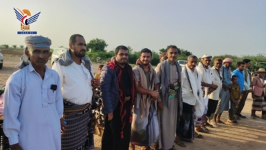 وقفة لقبائل المغلاف بالحديدة وفاء للشهداء وتأكيدا على استمرار النفير في مواجهة الأعداء وقفة لقبائل المغلاف بالحديدة وفاء للشهداء وتأكيدا على استمرار النفير في مواجهة الأعداء