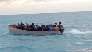 وفاة 40 شخصا في غرق مركب مهاجرين غير شرعيين في تونس وفاة 40 شخصا في غرق مركب مهاجرين غير شرعيين في تونس