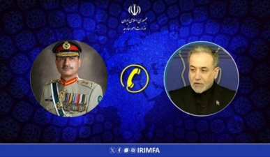 وزير الخارجية الإيراني يبحث مع قائد الجيش الباكستاني تطورات المنطقة ويحذر من أي مغامرة أمريكية