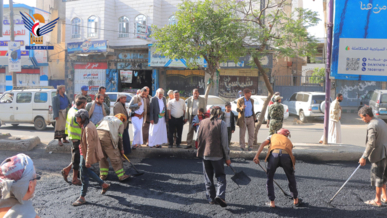 محافظ إب يتفقد سير العمل بمشاريع الطرق والصيانة بمركز المحافظة